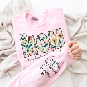 Custom Sweatshirt for Mom, Christmas Gift for Mom, I Wear My Heart On My Sleeve, Mom Sweatshirt with kids Name on Sleeve, Gift for Her