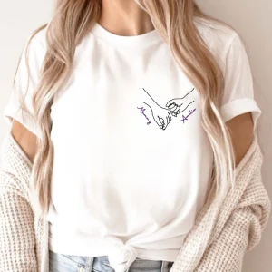 Mummy T-shirt. Custom holding hands t-shirt. Personalized Mum t shirt