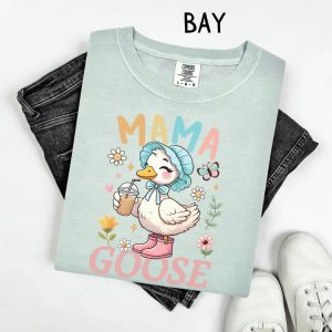 Mama Goose, Funny Animal Mom, Vintage Style Mom Gift T-shirt, Happy Mother's Day, The Best Gift for Women