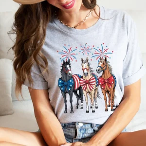 Horses 4th of July T-Shirt – Western Independence Day Tee, American Flag Horse Graphic, Horse Lover’s Patriotic Shirt, Coquette Horses Bow Design