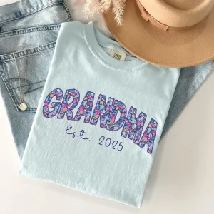 Floral Grandma T-Shirt, Grandma Est 2025 Shirt, Comfort Colors Grandma Shirt, Gift for Grandma, Pregnancy Announcement, Mother's Day, Grandma