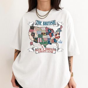 The British Blew a Thirteen Colony Lead T-Shirt – Vintage US Map Quilt Pattern – Retro 4th of July American Flag 1776 Tee