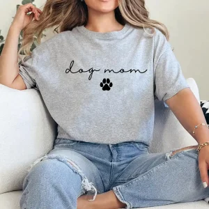 Dog Mom T-Shirt – Pet Lover Tee for Women, Cute Fur Mama Shirt, Dog Mom Gift Idea, Casual Outfit for Dog Owners