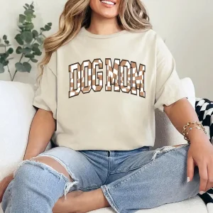 Checkered Dog Mom T-Shirt – Cute Fur Mama Gift for Mother’s Day, Dog Lover Apparel, Dog Mama Tee for Pet Moms