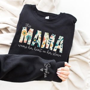 Custom Sweatshirt for Nana Christmas Gift for Nana I Wear My Heart On My Sleeve Nana Sweatshirt with Grandkids Name on Sleeve Nana Gift2
